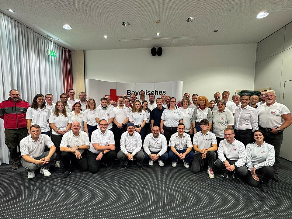 Klausurtagung der Führungskräfte aus den Sanitätsbereitschaften Gruppenfoto der 56 Teilnehmenden Führungskräfte der Klausurtagung und der Kreisgeschäftsführung.